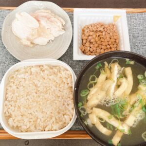 納豆と鶏ハム定食