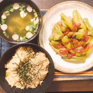 長ネギの炊き込みご飯とピーマンの肉詰めない