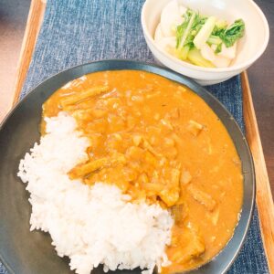 サバ缶カレー、カブの甘酢漬け