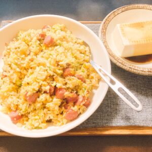 ウインナーチャーハンと冷奴