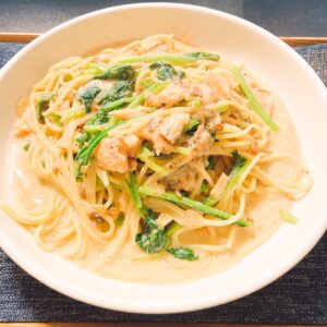 シャケとほうれん草のクリームパスタ
