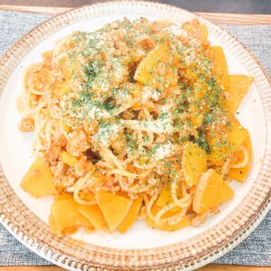 ひき肉とバターナッツかぼちゃのトマトパスタ