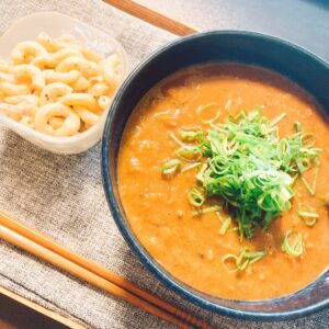 カレーうどんとマカロニサラダ