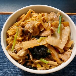 豚肉と玉子の中華風炒め丼
