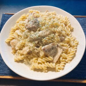 鶏肉とエリンギのクリームショートパスタ