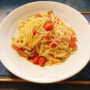 ミニトマトとブナシメジのパスタ