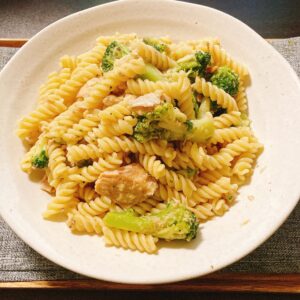 鮭とブロッコリーのフジッリ