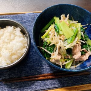 豚こまと小松菜ともやしの煮たもの