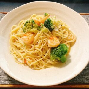 エビとブロッコリーのガーリックバターパスタ
