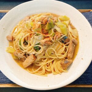 鯖味付け缶と長ネギのパスタ