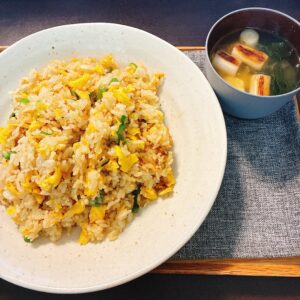 チャーハンと味噌汁