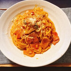 ベーコンとブロッコリーのトマトソースパスタ