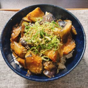 ナス味噌丼