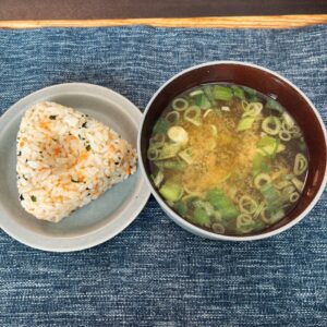 鮭ワカメおにぎり