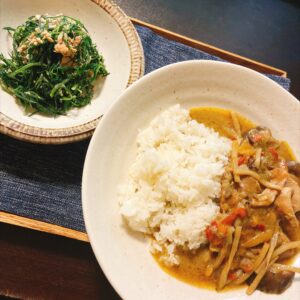 グリーンカレー、おかひじきとツナのサラダ