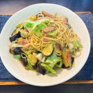 ベーコン、ナス、キャベツのアンチョビパスタ