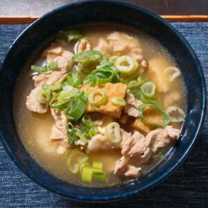 豚コマと厚揚げと大根の醤油汁