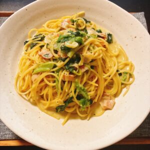 ベーコンとほうれん草のクリームパスタ